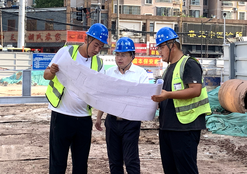 公司黨委書記、董事長錢申春到機場S1線先行段調(diào)研安全生產(chǎn)工作