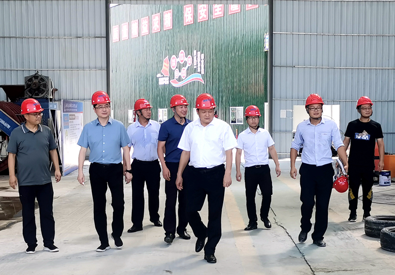 淮南市交通運輸局黨組書記、局長李輝到S16合周壽縣預(yù)制標檢查指導(dǎo) - 副本
